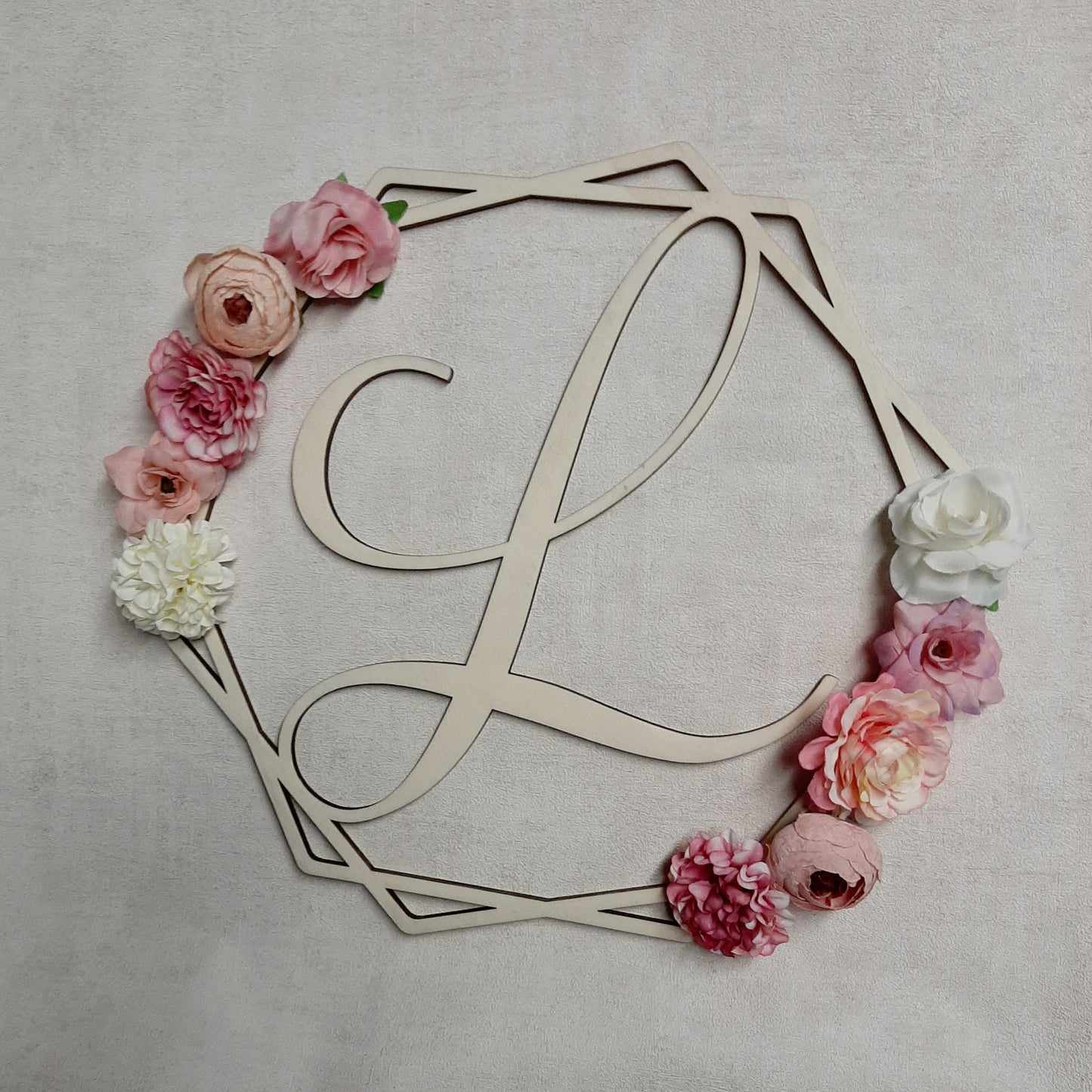 Couronne hexagonale prénom fleurie en bois