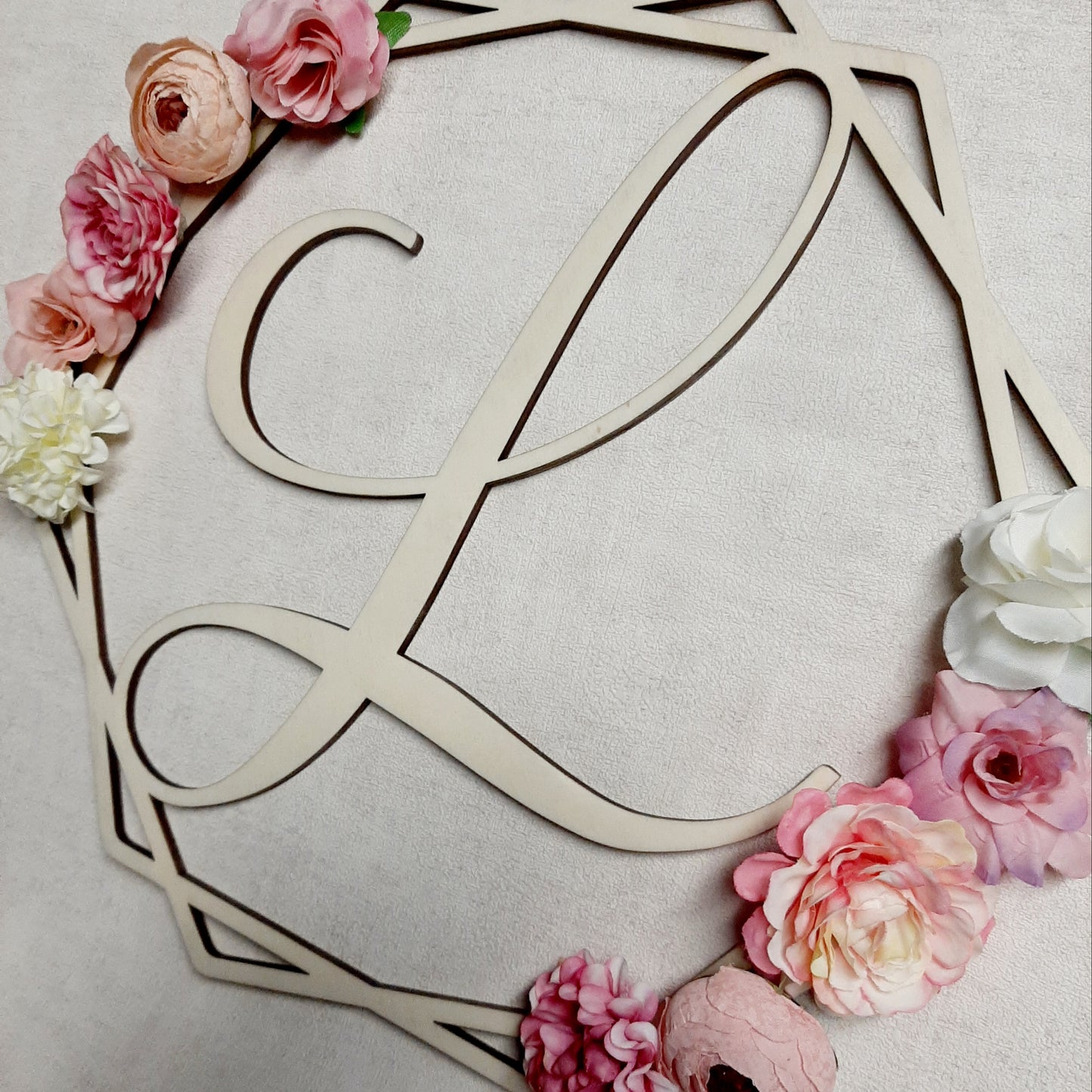 Couronne hexagonale prénom fleurie en bois