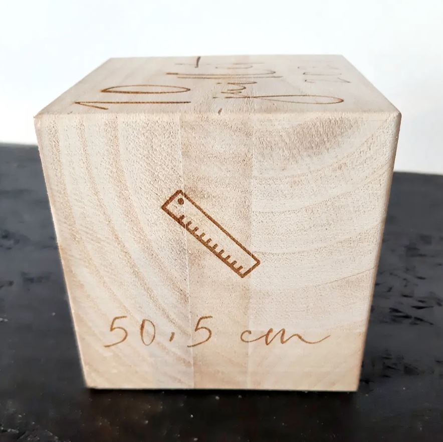 Grand cube en bois naissance