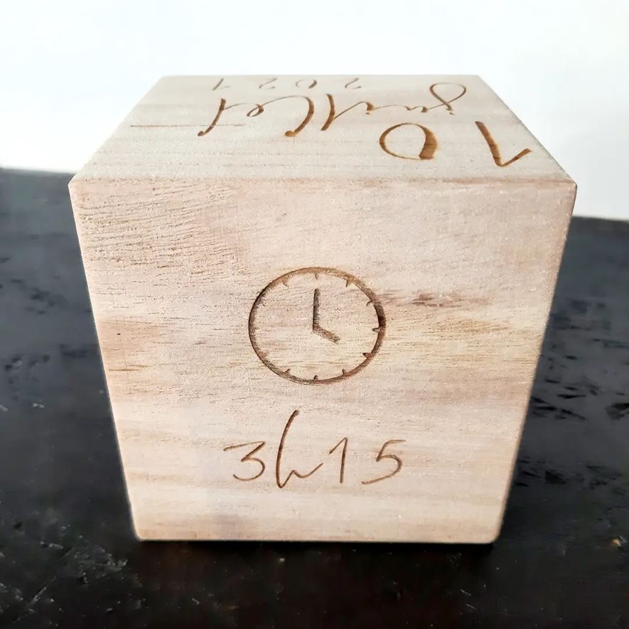 Grand cube en bois naissance