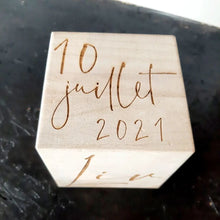 Charger l&#39;image dans la galerie, Grand cube en bois naissance
